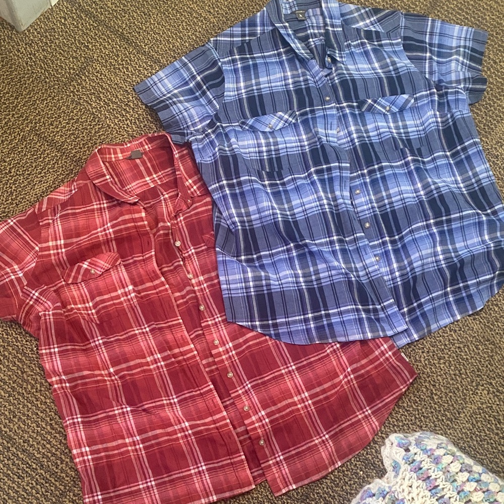 Eddie Bauer Red & Blue Plaid Short-Sleeve Button-Down Shirts